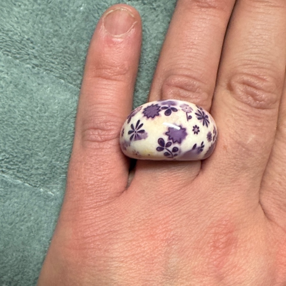 Vintage Plastic Ring, White, Purple, Floral, Retro, Boho, Size 9